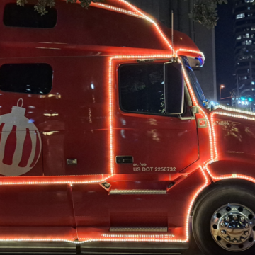 CDLLife app posts show festive semis, truckers spreading holiday cheer